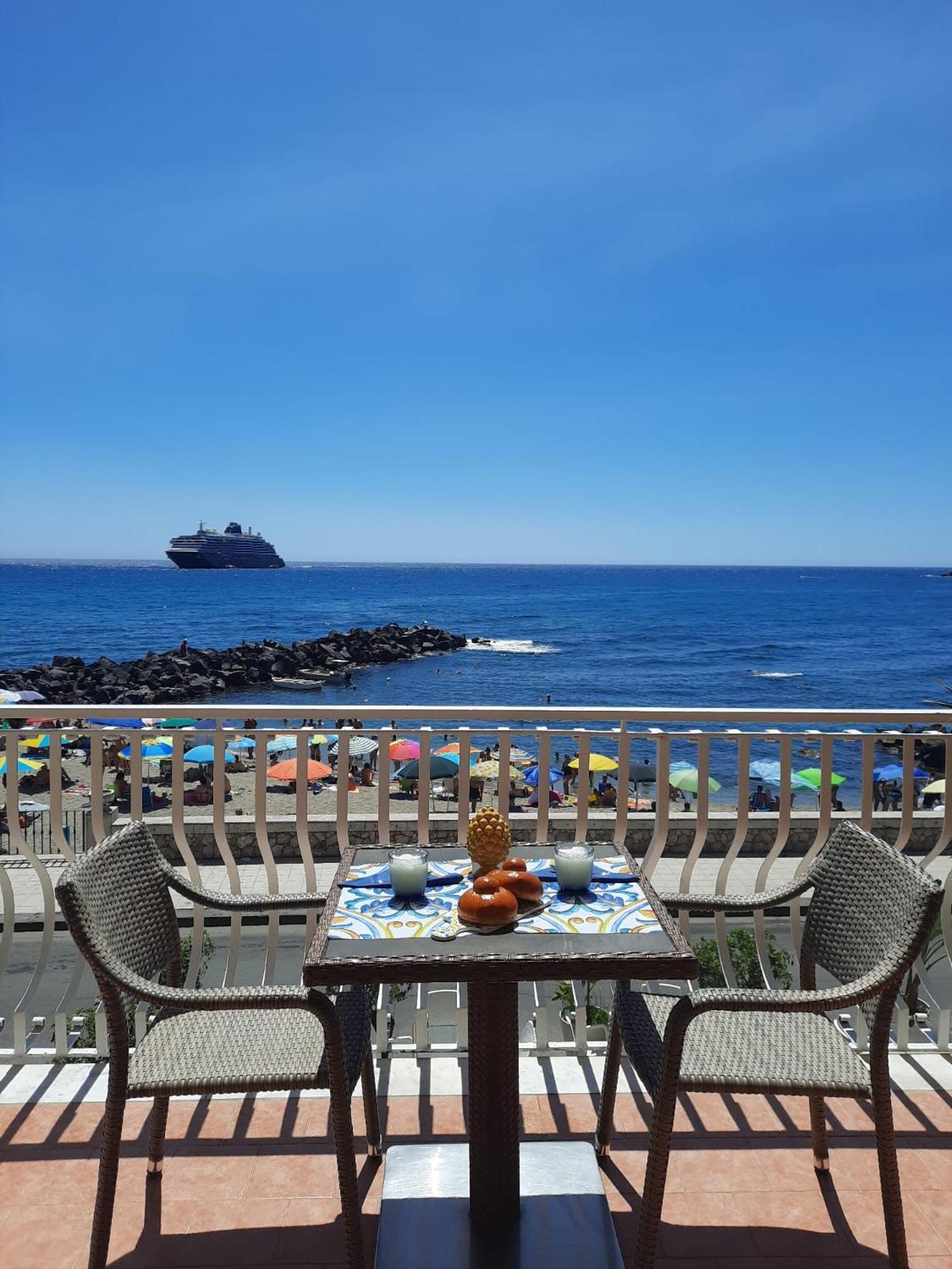 Arcadia Golden Bay Apartment Giardini Naxos Exterior photo