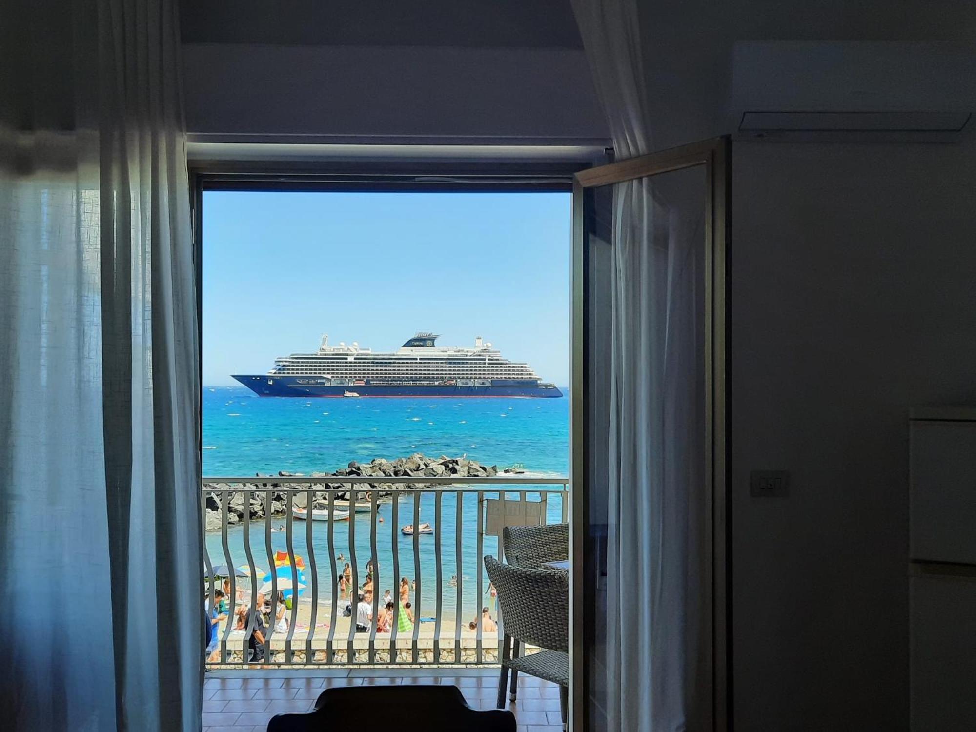Arcadia Golden Bay Apartment Giardini Naxos Exterior photo